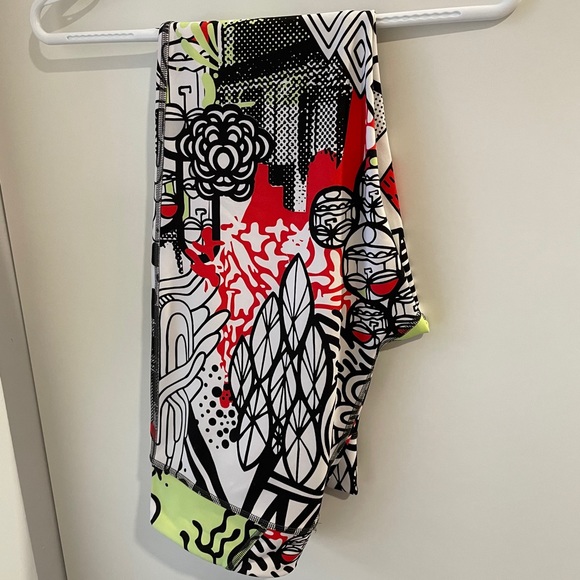 Unique Reebok Graffiti Speedwick leggings - Picture 3 of 5